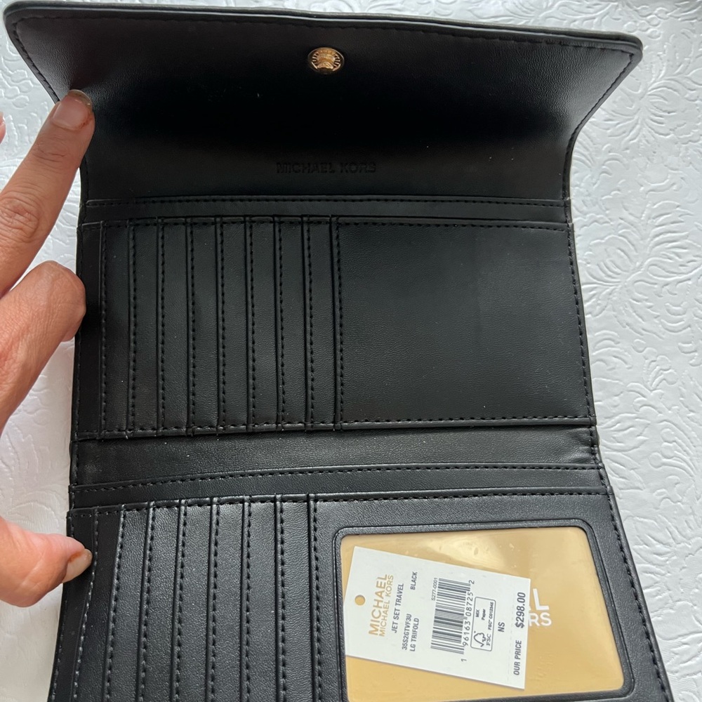 Michael Kors Jet Set Travel Large Trifold Wallet Black Quilted - Picture 2 of 3
